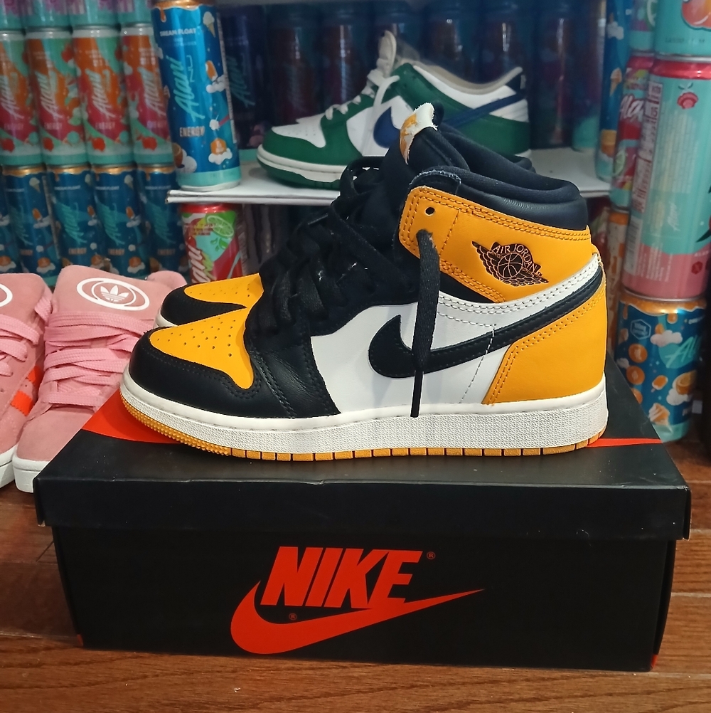 Jordan 1 Black Toe " Taxi " Youth Size 4y Black Yellow White Like New Tried On